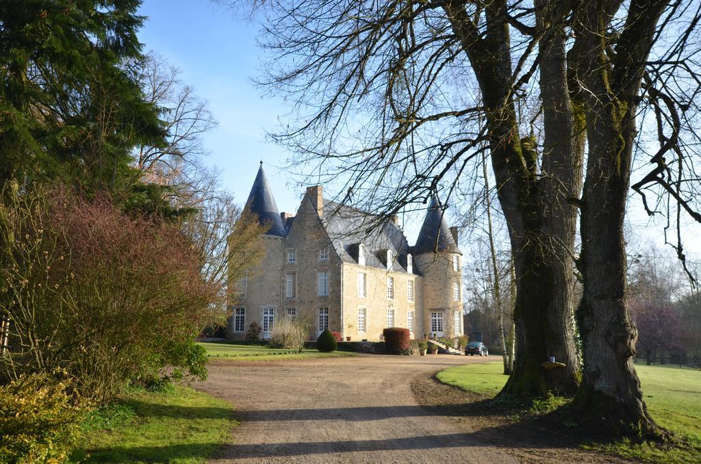 Chateau De Vaux Yvre-l'Eveque Exterior foto